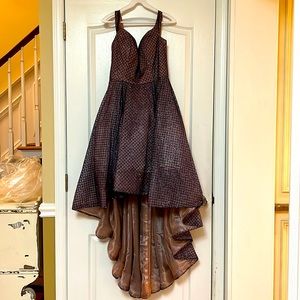 Hi low dress. Gorgeous straight from a boutique in NYC. Stunning on!